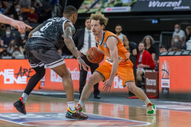 面对国际比 面对国际比